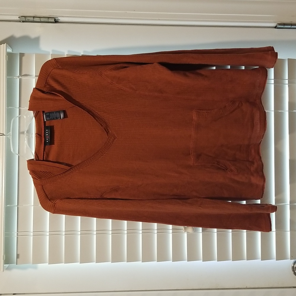 Axcess hooded pullover in very good condition.